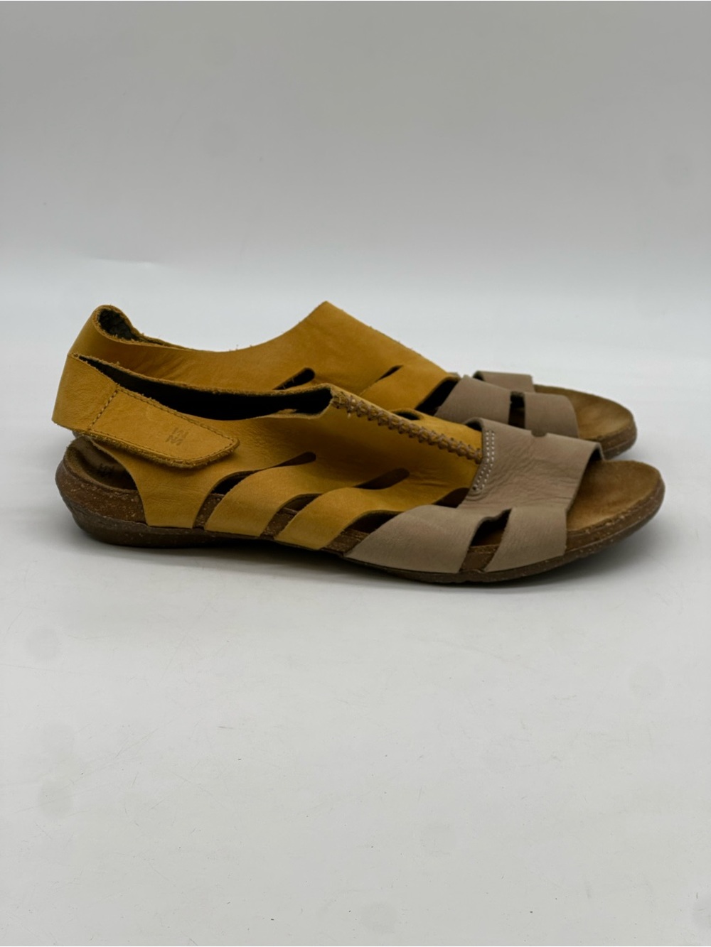 EL Naturalista Wakatua Sandals. Size 10